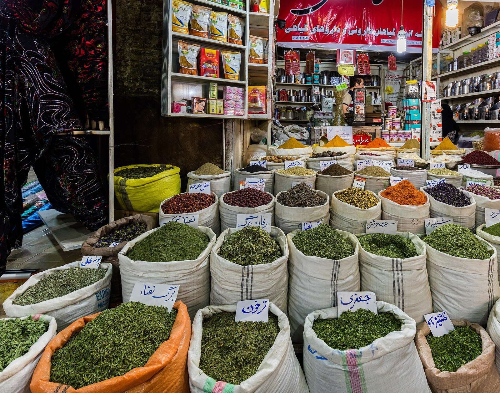 Bazaar de Vakil, Shiraz, Irán, 2016-09-24, DD 50.jpg