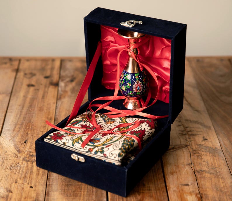 Persian Gift Set – Handmade Copper Persian Vase & Ghalamkar Tablecloth