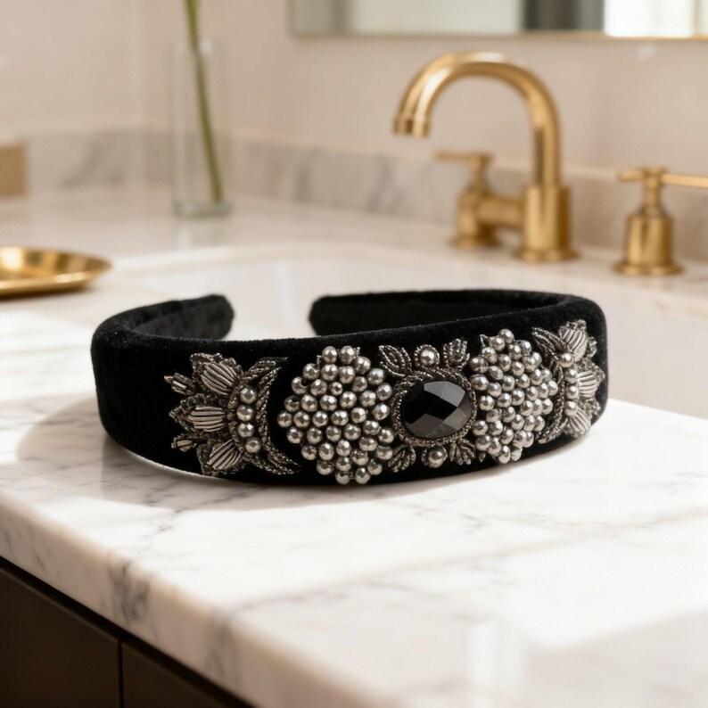 Black Velvet Headpiece with Onyx Stone, Handmade Persian Sermeh Embroidery، نمای 2