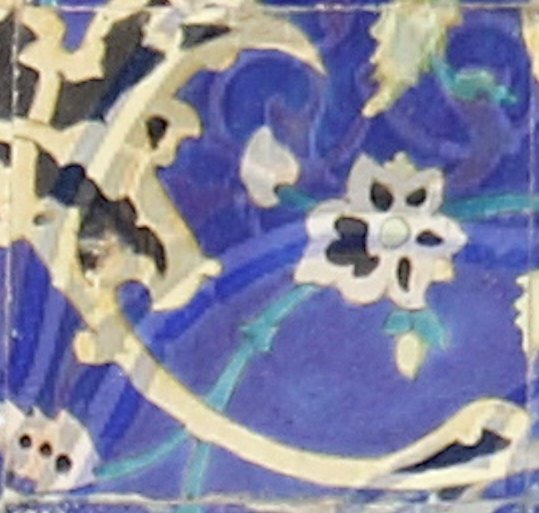 Individual haft-rang tile. Shah Mosque (Isfahan) 1611-1629.jpg