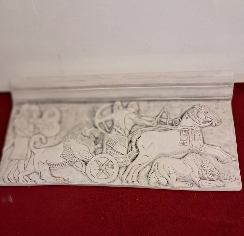 Thor Lopez Style Plaster Sculpture Assyrian / Persian Battle Wall Decore'، نمای 2