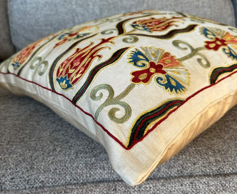 Hand Embroidered Suzani Pillow Cover: Uzbek Silk/Cotton Cushion (18x18)، نمای 3