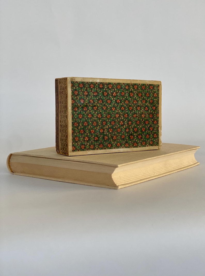 Vintage box / Persian wooden box / Storage box with inlays / Wooden casket / Persian Khata، نمای 3