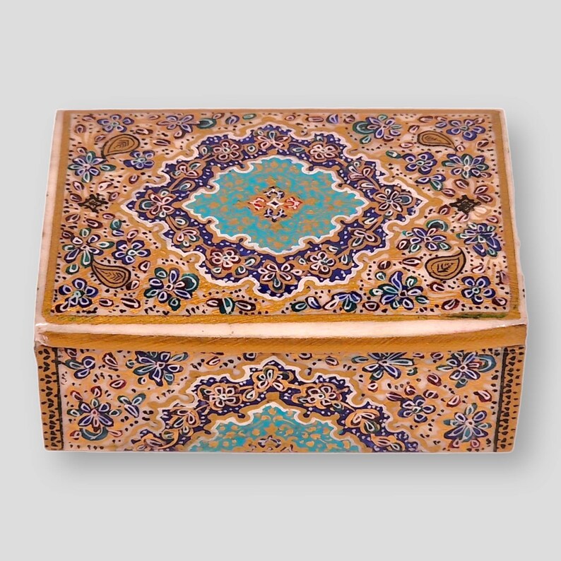 Hand-painted camel bone jewelry box with a miniature design applying the luxurious Persian، نمای 2