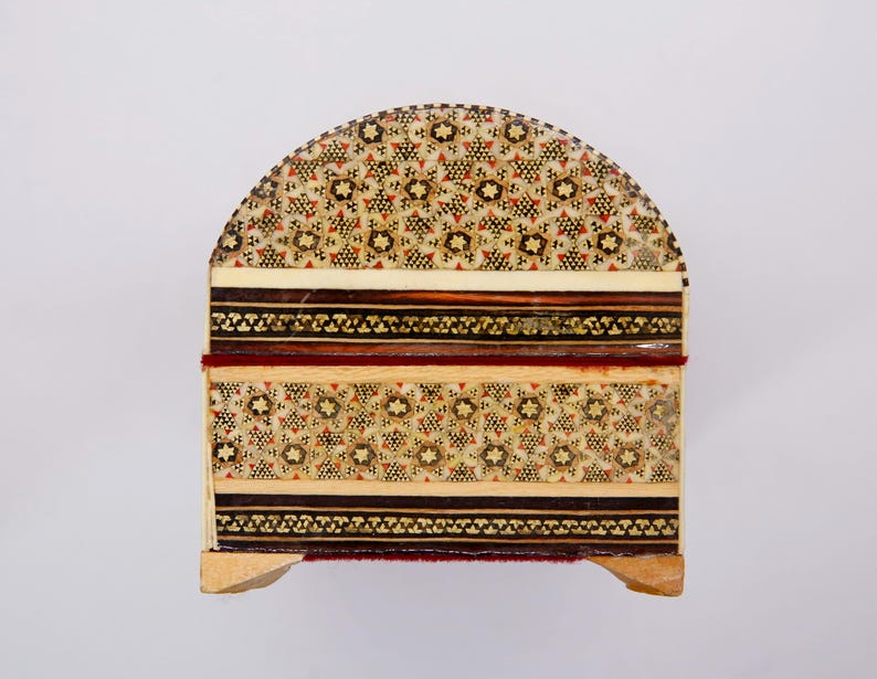 Vintage Persian Khatam Box Inlaid Wood Folk Ethnic Figurative Hunters، نمای 3