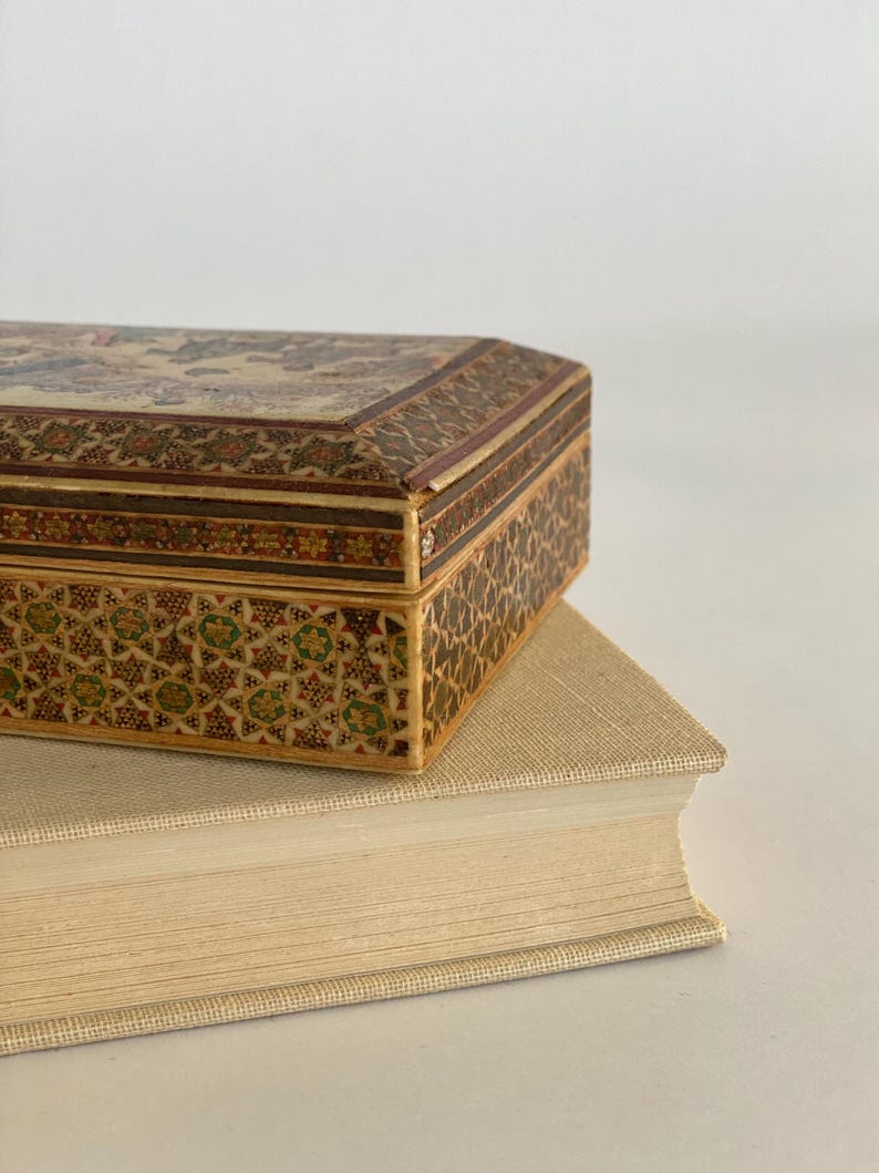 Vintage box / Persian wooden box / Storage box with inlays / Wooden casket / Persian Khata، نمای 2