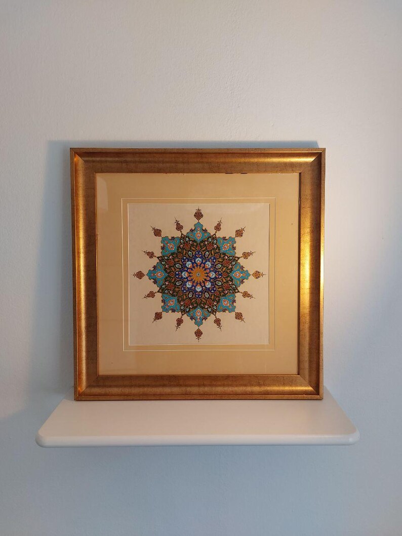 Handmade Persian Shamsa Art – Green & Turquoise Islamic Illumination, Framed، نمای 3