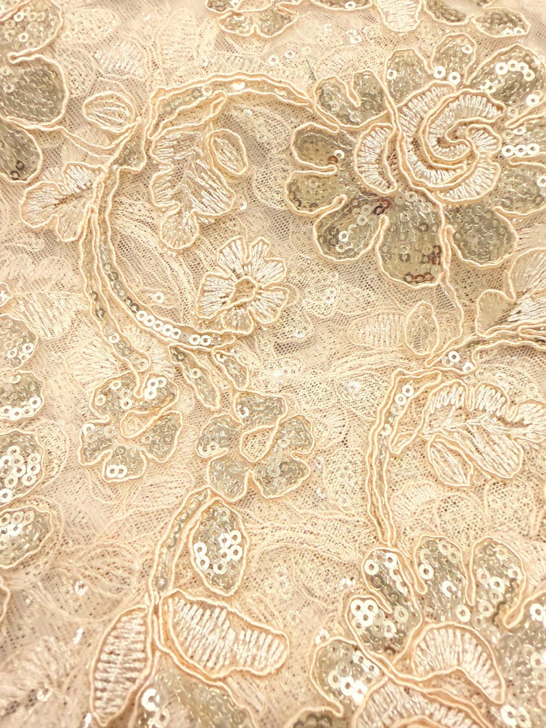 Sofreh aghd gold embroidery lace overlay cloth 72 x 72، نمای 2