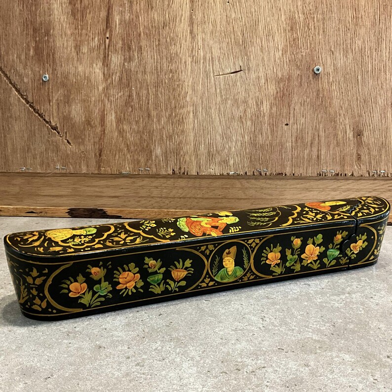 Vintage Persian Lacquer Pen Box, Hand-Painted Qalamdan Sliding Case, Floral Miniature Scen، نمای 3