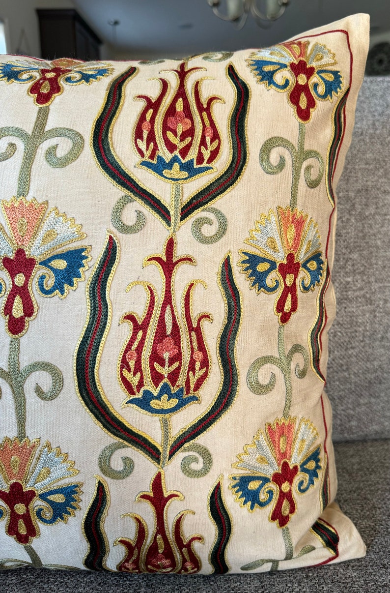 Hand Embroidered Suzani Pillow Cover: Uzbek Silk/Cotton Cushion (18x18)، نمای 2