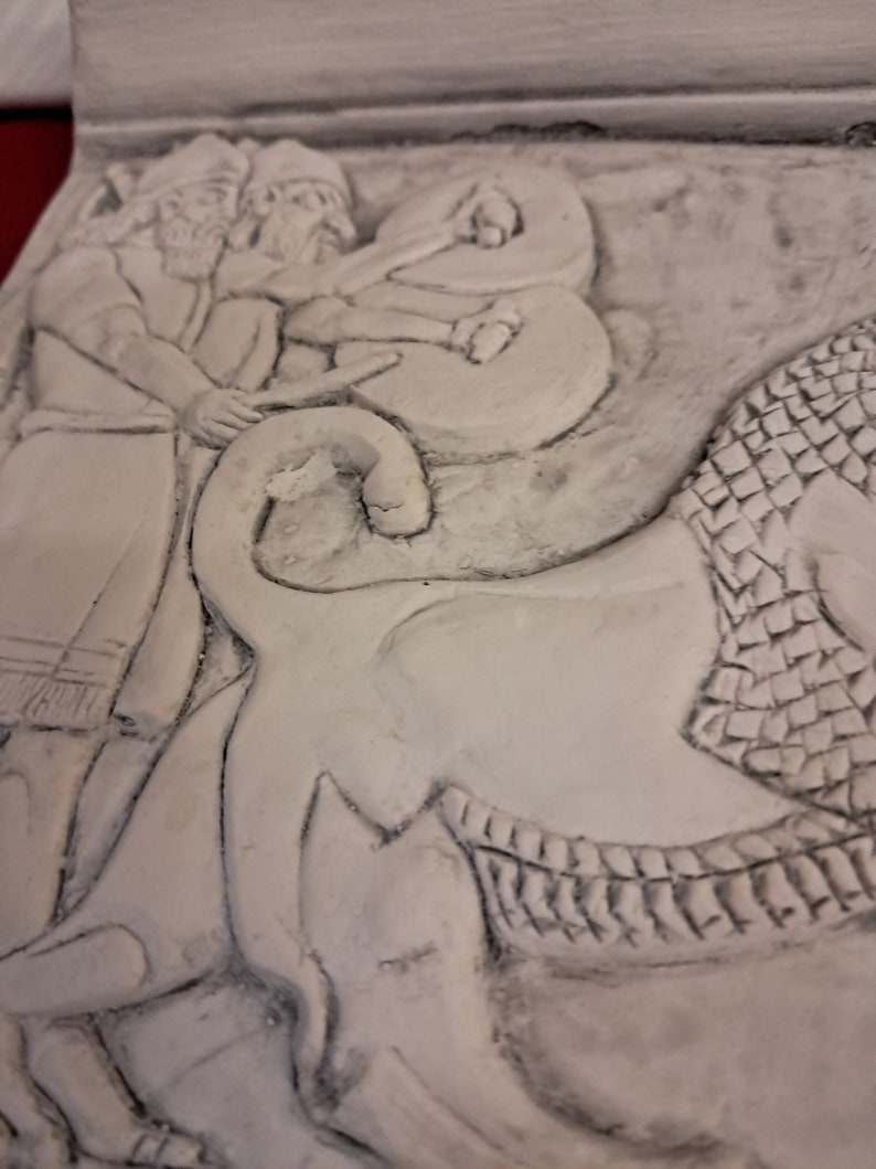 Thor Lopez Style Plaster Sculpture Assyrian / Persian Battle Wall Decore'، نمای 3