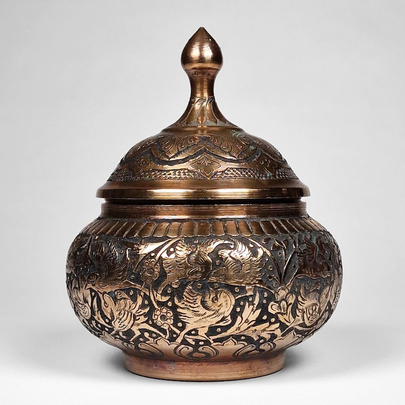 Persian Ghalam Zani Copper Lidded Candy Dish Bowl Featuring Birds Hand Chased، نمای 2