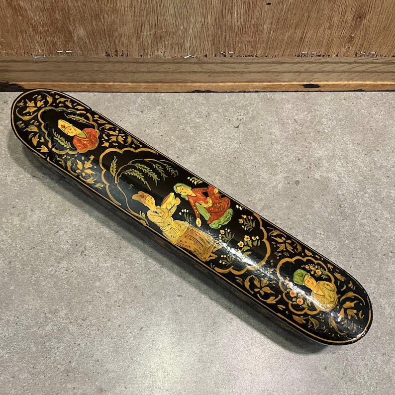 Vintage Persian Lacquer Pen Box, Hand-Painted Qalamdan Sliding Case, Floral Miniature Scen، نمای 2