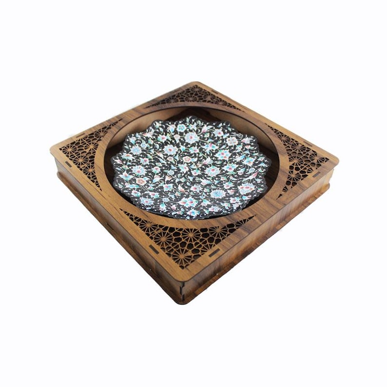 Handmade Minakari Enamel Plate with Wooden Frame (9.8 In)، نمای 2
