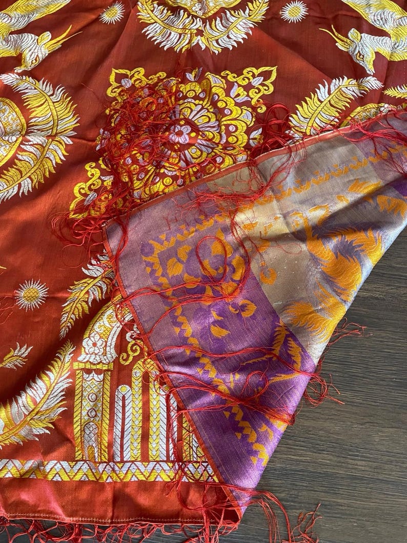 Vintage Taj Mahal Brocade Silk Piano Shawl – Red & Gold Zari – 43" Square, view 2