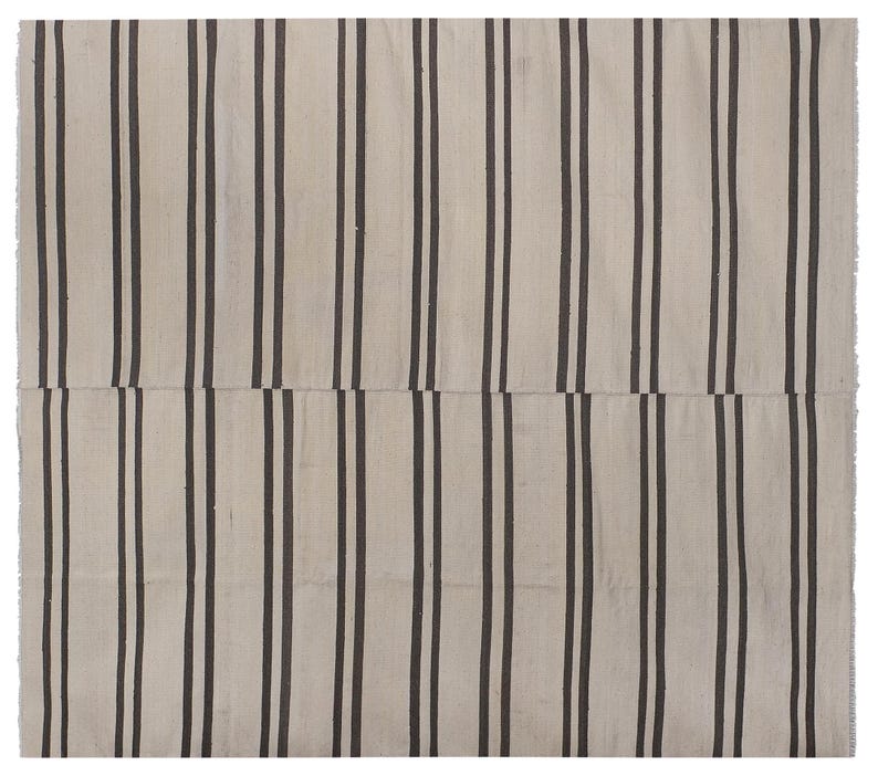 Wonderful Exceptional Early 20th Century Oversized Gabbeh Kilim with Horizontal Stripe, Ma، نمای 2