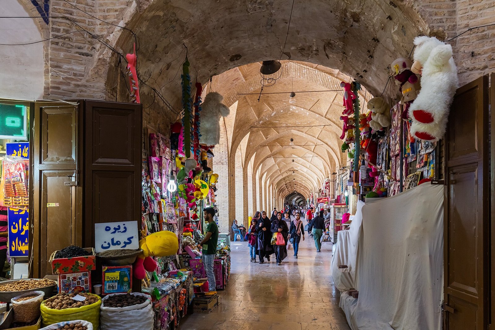 Bazaar de Kerman, Irán, 2016-09-22, DD 37.jpg