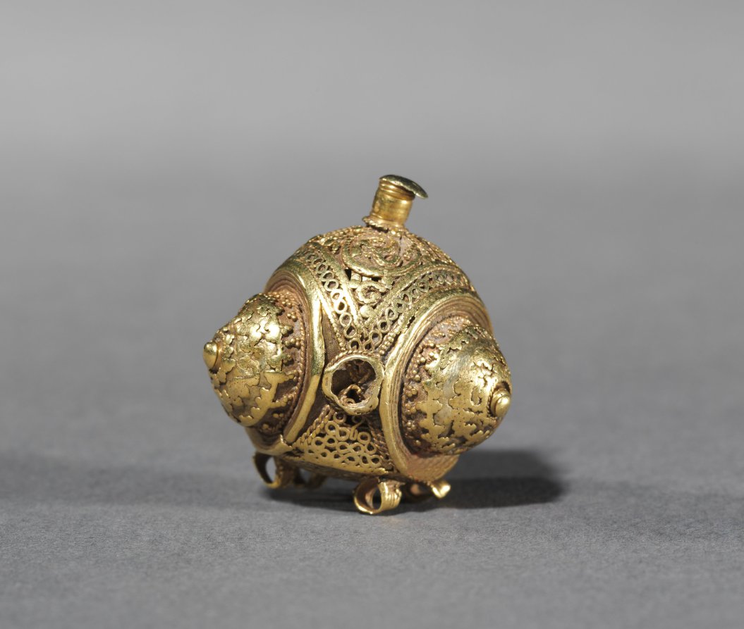 Button, 900s–1000s